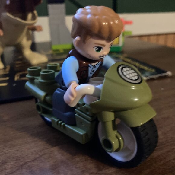 🦖 LEGO DUPLO Jurassic World 10939 – T. rex & Triceratops Dinosaur Breakout - Picture 6 of 6